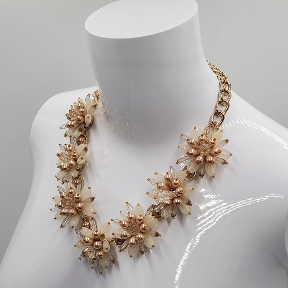 Banana Republic Flower Bib Necklace - Picture 2 of 16